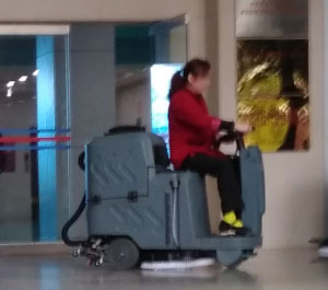 南昌市高新區(qū)管委會物業(yè)采購使用X971駕駛式洗地機(jī) 南昌市高新區(qū)管委會物業(yè)采購使用X971駕駛式洗地機(jī)